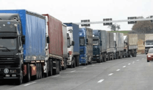 Transportuesit nga Maqedonia sërish në protestë  kërkojnë zgjidhjen e problemit me shoferët