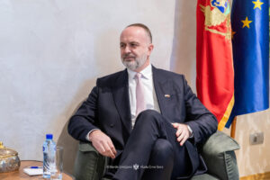 PËR NJOHJEN E