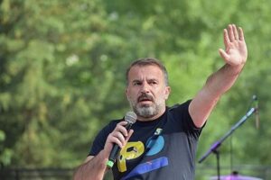 që la pas ish-zyrtari i