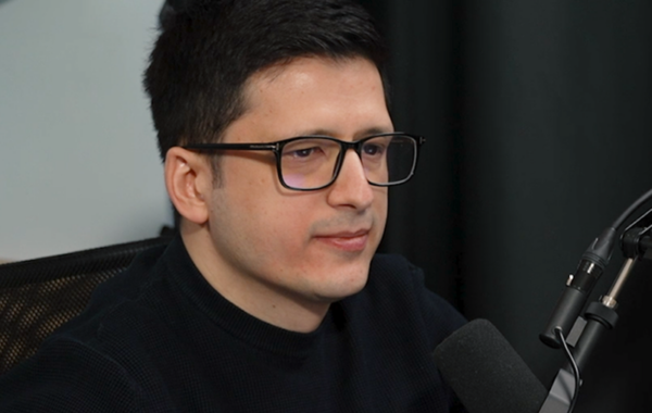 dhe identiteti i