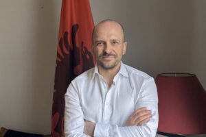 Ambasadori shqiptar në Britani ngre alarmin: