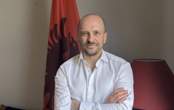 Ambasadori shqiptar në Britani ngre alarmin: