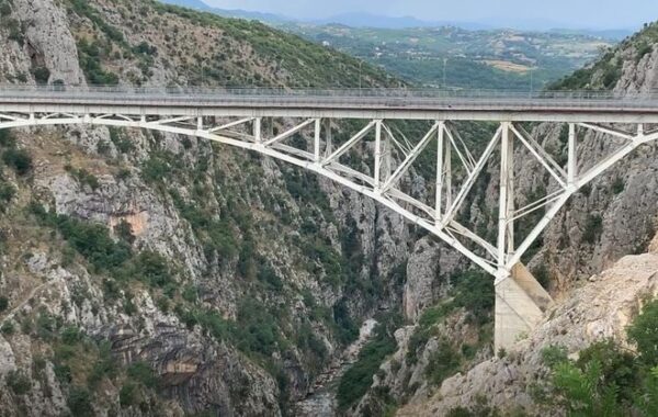 35-vjeçari gjendet i pajetë pranë Urës