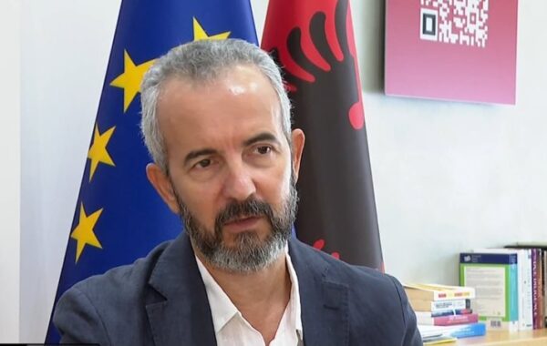 duhet të miratohet