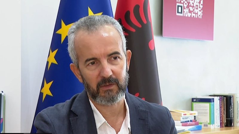 duhet të miratohet
