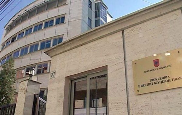 Mashtronin shtetasit e huaj si