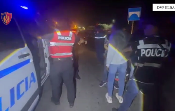 24 emigrantë