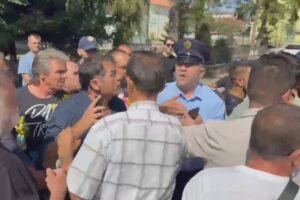 Protesta në Maliq, njerëzit e Adriatik