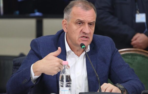 duhet të ndëshkojë