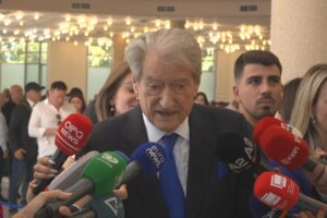 Berisha flet për ‘shtator të zjarrtë’,