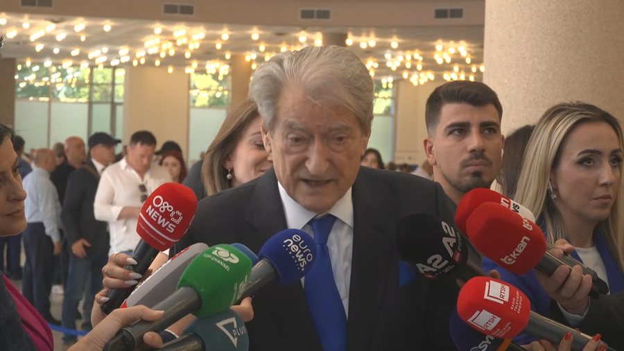 Berisha flet për ‘shtator të zjarrtë’,