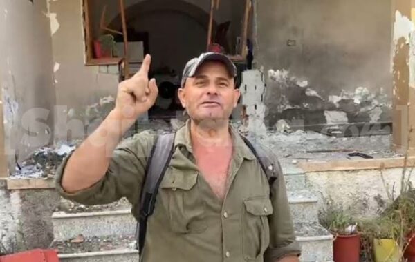 I armatosur me kallashnikov