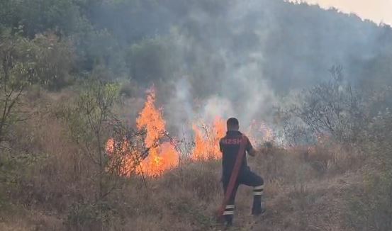 VIDEO/ Flakët rrezikojnë banesat në Bulqizë