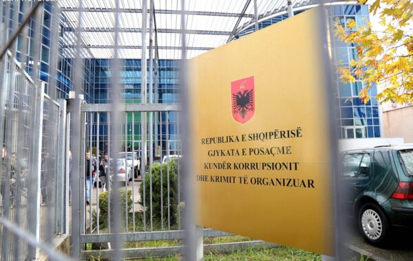 ‘Bunkerizim i gjykatës’: Rregullorja e re e GJKKO cenon aksesin e gazetarëve