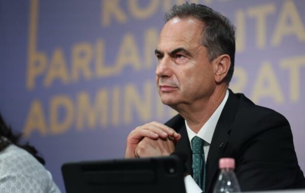 Për ‘kalorësin’ që ecën mbi
