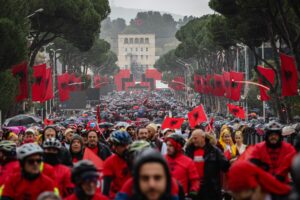 Pse shqiptari i bindet vetëm arrogancës?