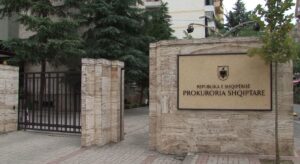 U zhvaste para shqiptarëve nëpërmjet postës  Prokuroria e Tiranës dërgon në gjyq nigerianin