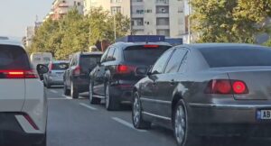 Fluks i madh pushuesish në Vlorë  trafik i rënduar në disa akse  VIDEO 