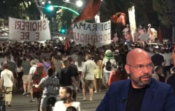 Protestuesit e kanë kthyer në