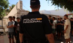 Njoftimet në rrjetet sociale për një fluks të ri emigrantësh alarmojnë Spanjën dhe Marokun  rritet siguria në Ceuta