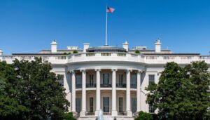 Zyrtari i sigurisë kombëtare i Shtëpisë së Bardhë  Andy Baker do të largohet nga administrata Trump