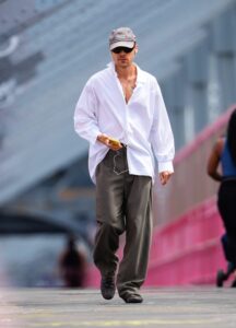 Një Harry Styles eci rreth tetë milje me loafers Prada të konsumuar në New York