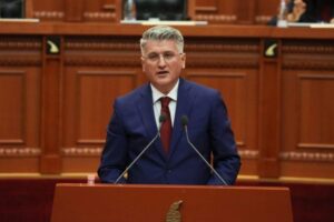 Protesta si shpresa e fundit në një vend të bllokuar 