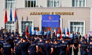 Policisë së Shtetit bëhet me 389 efektivë të rinj  ministri Lamallari  Uniforma nuk jep privilegje  por përgjegjësi 