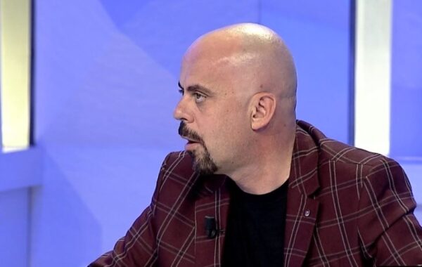 në Tiranë