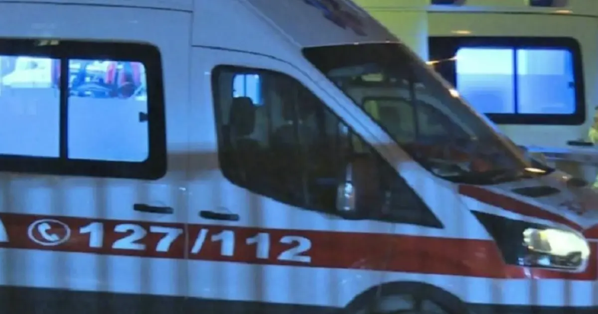 në kontakt me rrymën elektrike,
