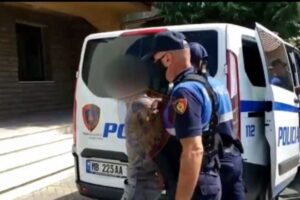 Grabiste biçikleta dhe para në taksi,