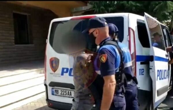 Grabiste biçikleta dhe para në taksi,