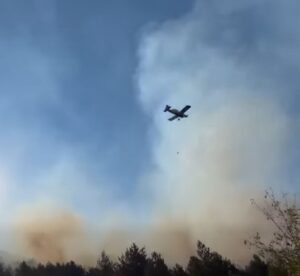 Dy avionë  Air Tractor  në aksion për shuarjen e zjarreve në Lurë