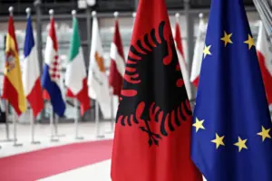 100 milionë euro