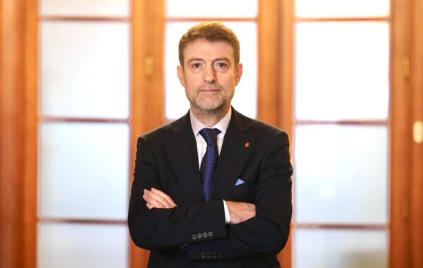 që i dha Maqedonisë së