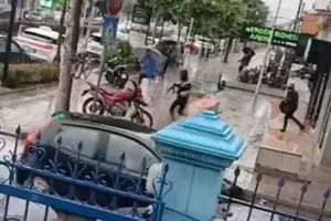 në Paskuqan,