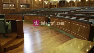 Dyshohet se kërcënoi zyrtarin policor  prokuroria thotë se do të sigurohen pamjet nga Kuvendi