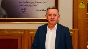 Deputeti i PDK së kërkon bashkëqeverisje me LVV në  Koha për të lëvizur përpara është tani