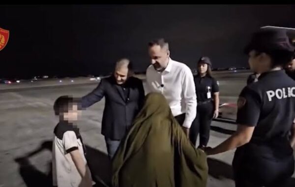 Riatdhesimi i 5 shqiptarëve nga Siria,