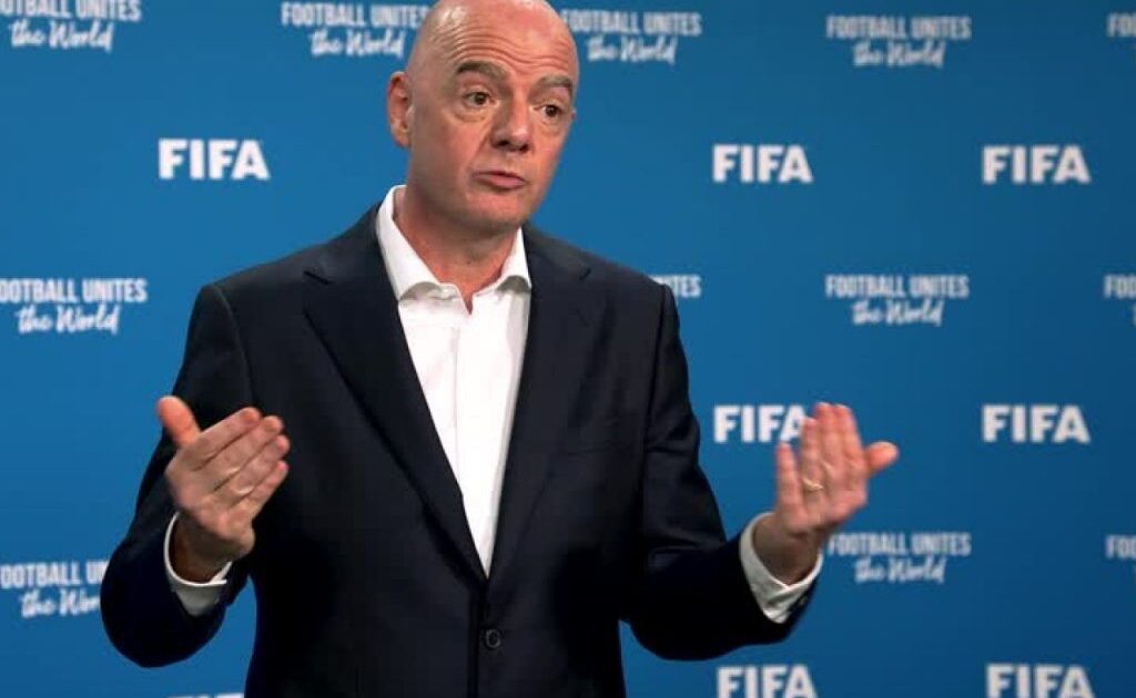 KOMENT – Infantino mbledh urgjentisht FIFA-n
