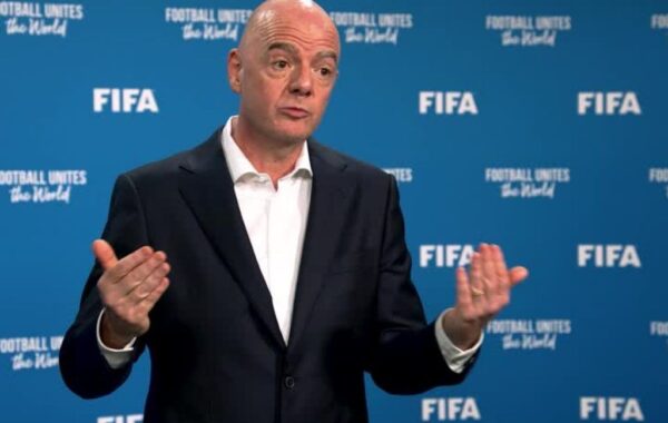 KOMENT – Infantino mbledh urgjentisht FIFA-n