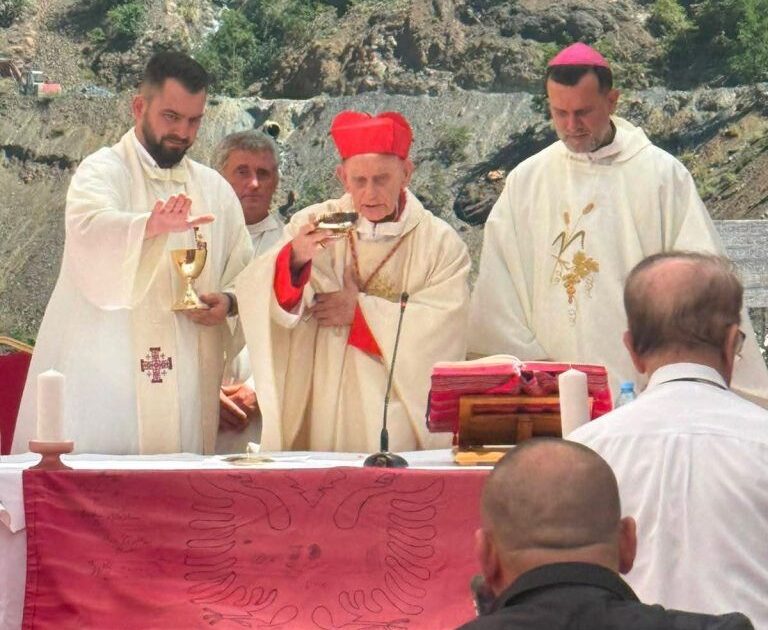 pas më shumë se pesë