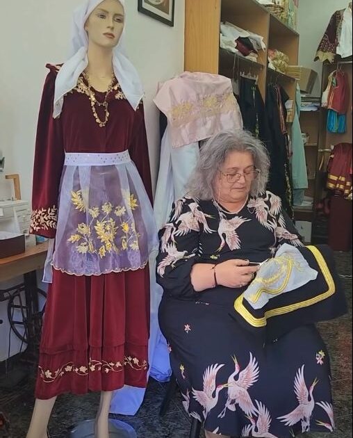 vazhdon të