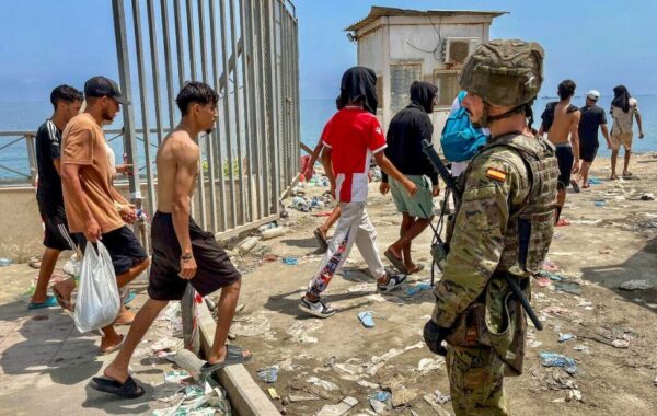 vajza të reja migrante