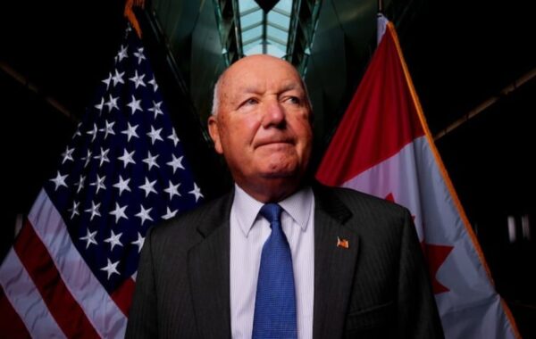 largimin e ambasadorit amerikan