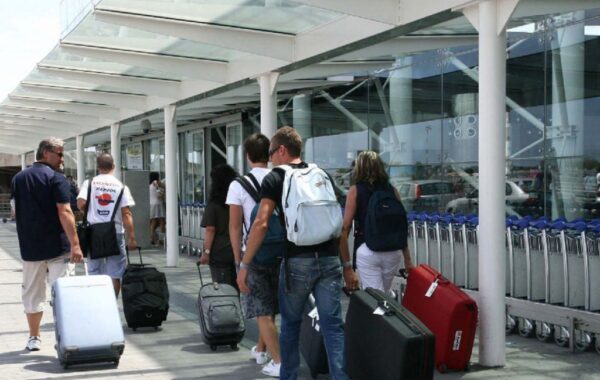 fluturimet në aeroportin e Katanias
