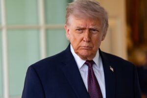 SHBA   Trump njofton rifillimin e negociatave me Iranin
