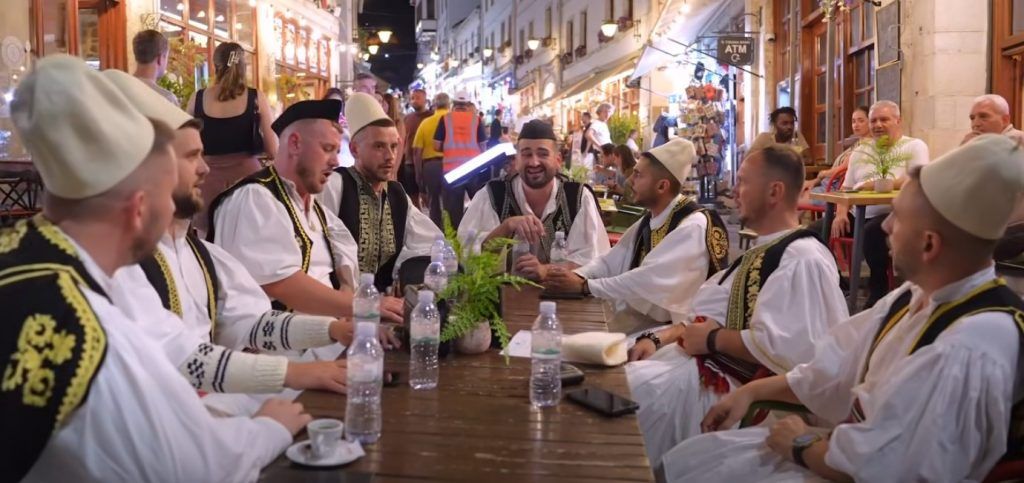 “Iso mbi Kalldrëm”,