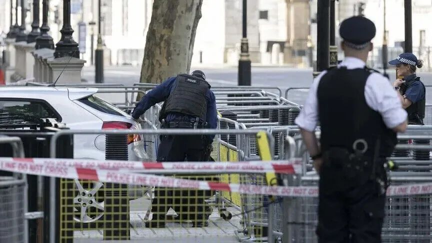 mes një automjeti të policisë
