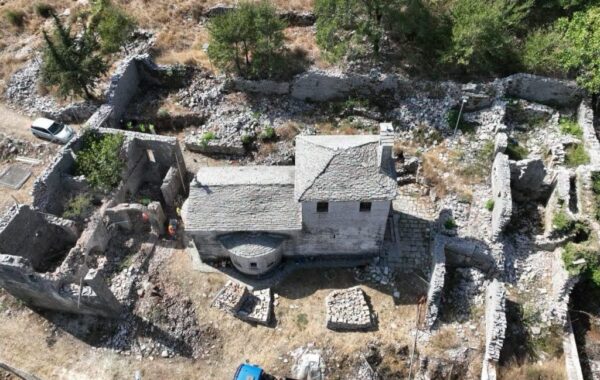 Manastiri i Kryeengjëjve në Derviçan